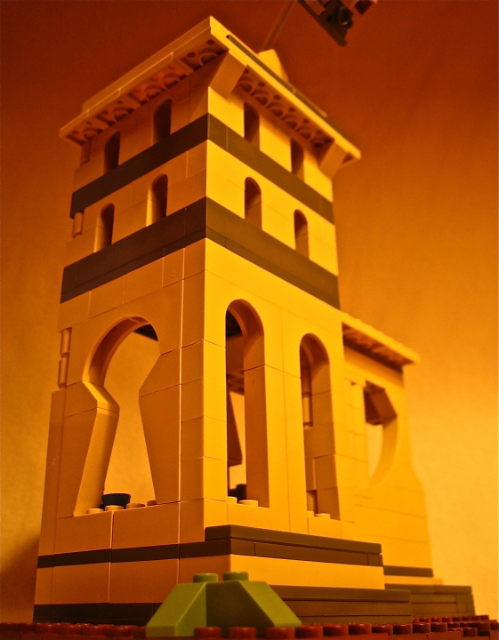 LEGO MOC - Потому что мы можем! - 'Летающий монах': модель создана в соответствии с западной башней Мальмсберийского аббатства.