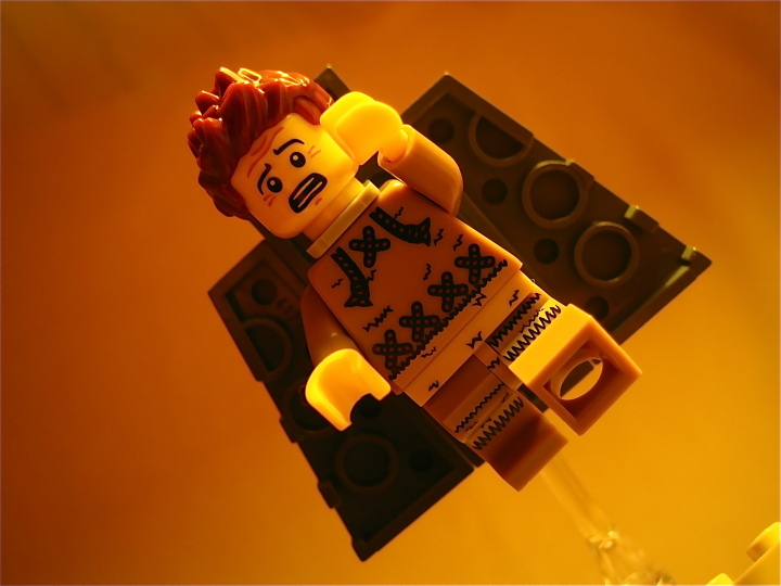 LEGO MOC - Потому что мы можем! - 'Летающий монах': у бедняги вся жизнь перед глазами промелькнула.