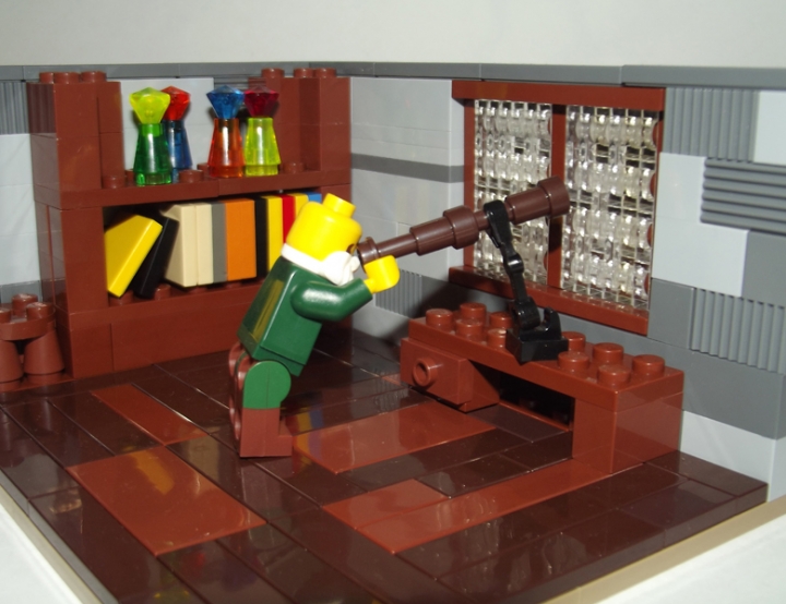 LEGO MOC - Потому что мы можем! - Телескоп Галилео Галилея: Галилео смотрит в телескоп, но, что то не то. Наверное нужны другие линзы...