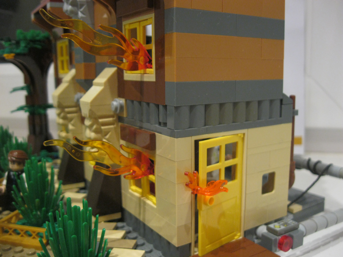 LEGO MOC - Потому что мы можем! - Швейцария 'сухих' туалетов!: огонь вырывается наружу