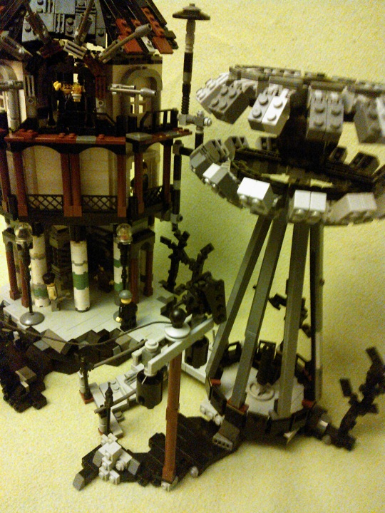 LEGO MOC - Потому что мы можем! - Беспроводное электричество: Домик и башня расположены на возвышенности.