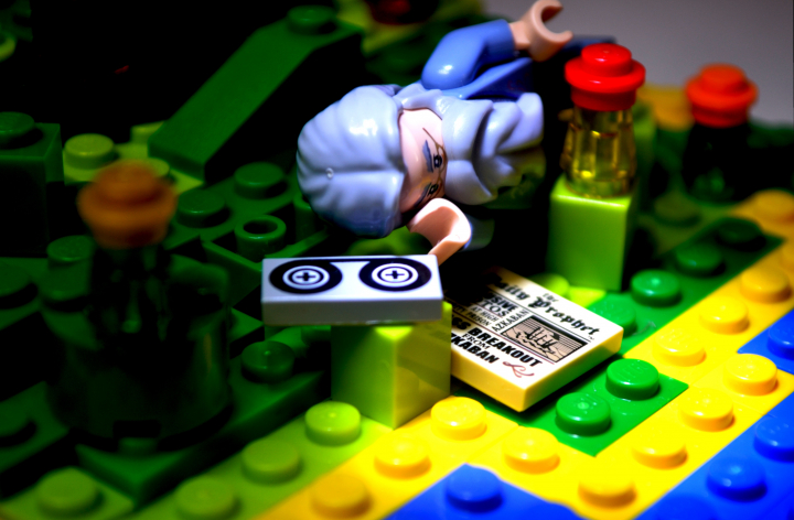 LEGO MOC - Потому что мы можем! - 'Остров открытий': Тут и Менделеев вздремнув наконец-то придумал таблицу...
