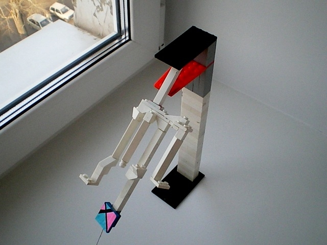 LEGO MOC - Потому что мы можем! - 'Воздушный змей Бенджамина Франклина': *Змей держится за молнию. Конструкция не красива, т.к. служит просто держателем змея.