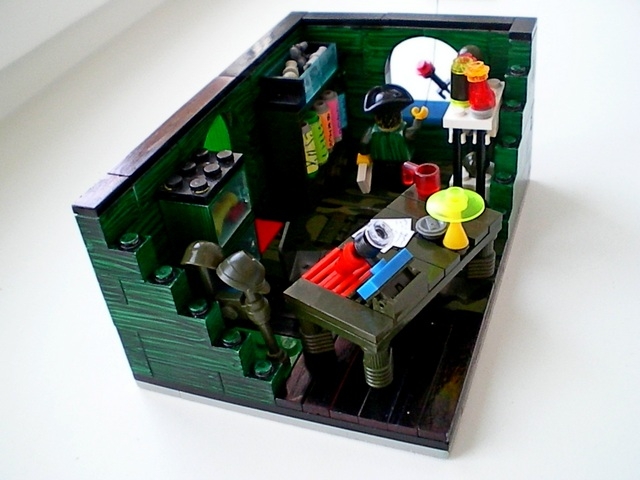 LEGO MOC - Потому что мы можем! - 'Воздушный змей Бенджамина Франклина': <br />
<br />
Всем спасибо за просмотр!<br />
<br />
<br />
P.S. Название 'Почтальон' появилось в процессе обтяжки каркаса баллона хитрой бумагой (незагнутой серединой гофрокартона). Дирижабль до обтяжки цепями напоминал свёрток на почте...