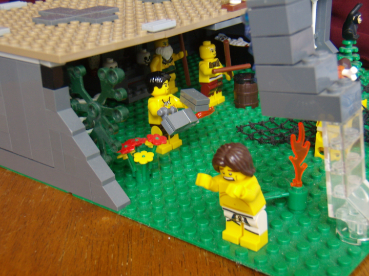 LEGO MOC - Потому что мы можем! - Пещерные люди открывают огонь.: Из тучи ударила молния, загорелся куст. Древний человек плачет от страха.