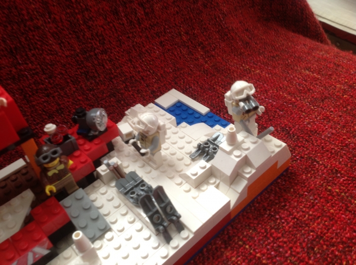 LEGO MOC - Потому что мы можем! - Первая экспедиция на ледоколе ' Арктика ' на Северный Полюс . : На 3 фотографии Северный Полюс .
