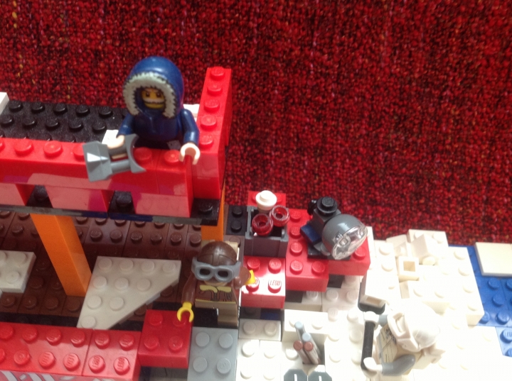 LEGO MOC - Потому что мы можем! - Первая экспедиция на ледоколе ' Арктика ' на Северный Полюс . : Вид сверху ледокола ' Арктика ' .