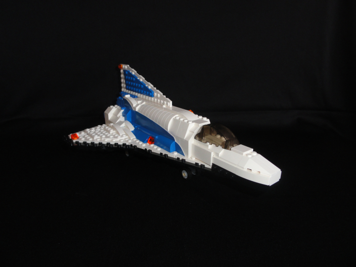 LEGO MOC - Потому что мы можем! - Вперёд, к звездам!: Шаттл это далеко не космический корабль. Он не может покинуть земную атмосферу своими силами, но тем не менее именно он доставляет космонавтов на околоземную орбиту. 
