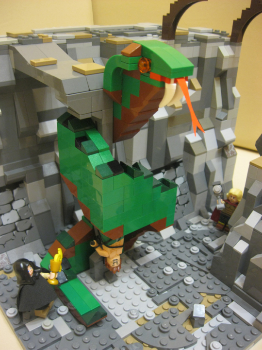 LEGO MOC - Герои и злодеи - Могучий ТОР против пещерной РЕПТИЛИИ
