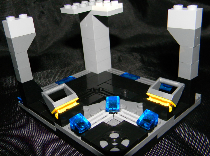 LEGO MOC - Герои и злодеи - Синестро против Кайла Рейнера.: Здесь хорошо видно телепорт на Землю (ведь база находится на луне).