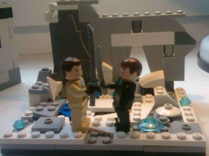 LEGO MOC - Герои и злодеи - Дворец лиги теней из фильма 'БЕТМЕН  ; НАЧАЛО ': брюс вэйн в схватке с Анри Дюккардом  на льдах гор<br />
