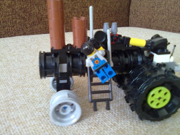 LEGO MOC - Steampunk Machine - паровой трактор : процесс ремонта трактора<br />
<br />
<br />
я в конкурсах дебютант так что не судите строго