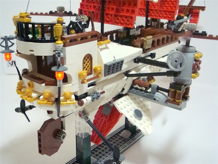 LEGO MOC - Steampunk Machine - «Алые паруса» в стиле Steampunk.: Еще раз огни.Если бы не провода- смотрелось бы лучше.
