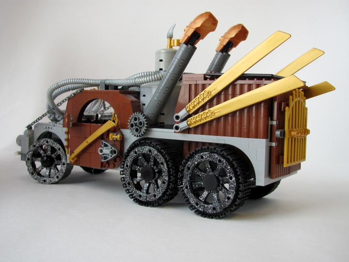 LEGO MOC - Steampunk Machine - Экскалибур: - Объёмный и вместительный грузовой отсек.