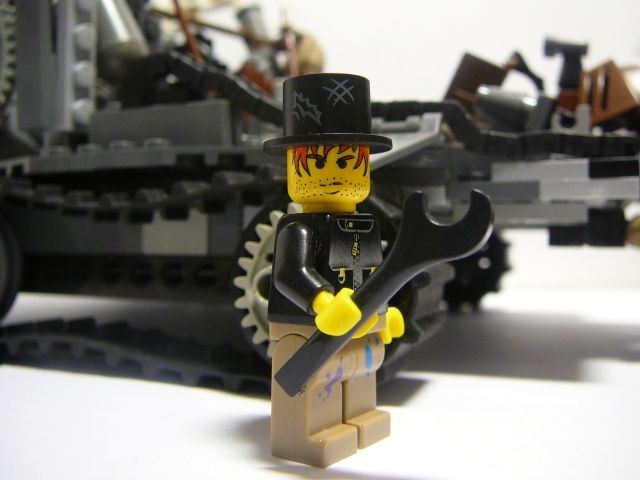 LEGO MOC - Steampunk Machine - Steampunk передвижная станция: Теперь осмотрим экипаж станции.Первым у нас идёт один из мастеров-Коул Джексон: