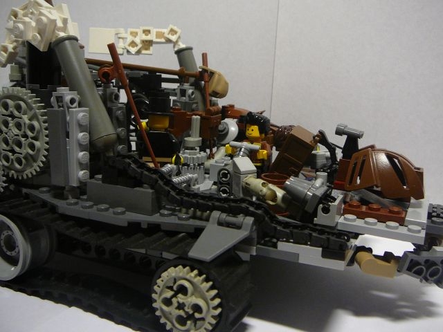 LEGO MOC - Steampunk Machine - Steampunk передвижная станция: Спереди справа: