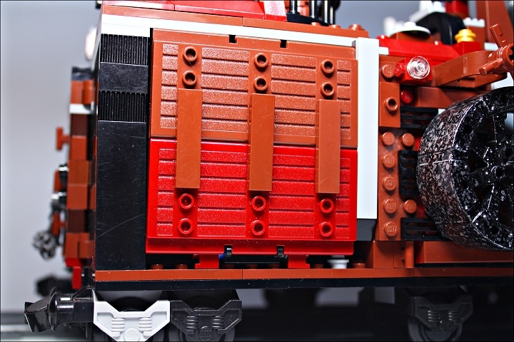 LEGO MOC - Steampunk Machine - Королевский бронепоезд армии Блэкферрума: Кажется, что это просто странная стена...