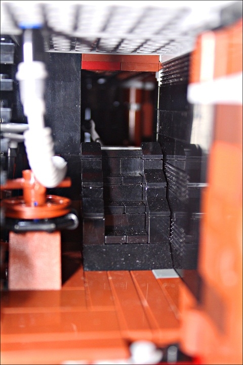 LEGO MOC - Steampunk Machine - Королевский бронепоезд армии Блэкферрума: А справа находится тот самый проход из котельного отсека. 