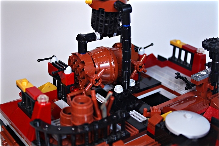 LEGO MOC - Steampunk Machine - Королевский бронепоезд армии Блэкферрума: Сверху над всем парит пушка, держащаяся на очень сложном механизме, придуманном лучшими инженерами в Королевстве!