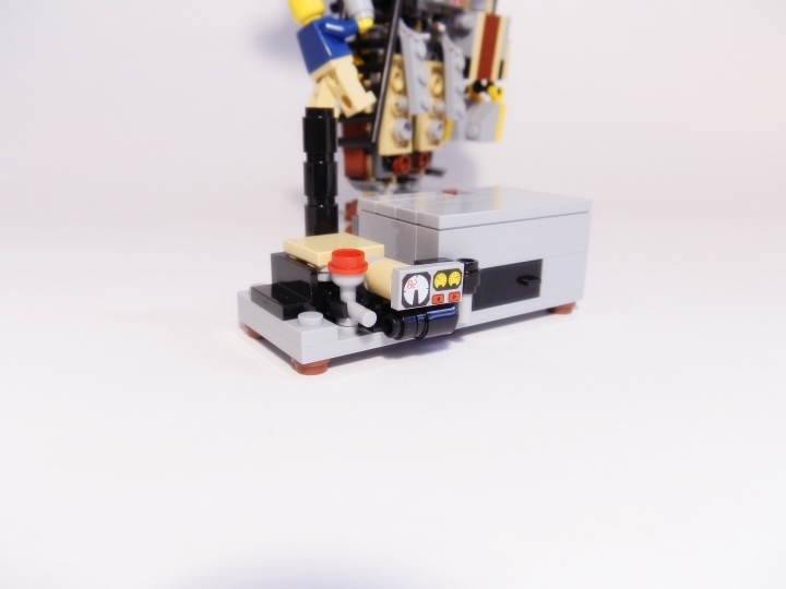 LEGO MOC - Steampunk Machine - Heavy Steam Helper 1: Пар из котла через приборы идёт ровно до крана с красным вентилем, через который и заправляются  контейнеры.