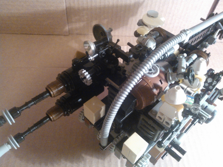 LEGO MOC - Steampunk Machine - Штурмовая самоходная установка.: По центру можно увидеть котел.