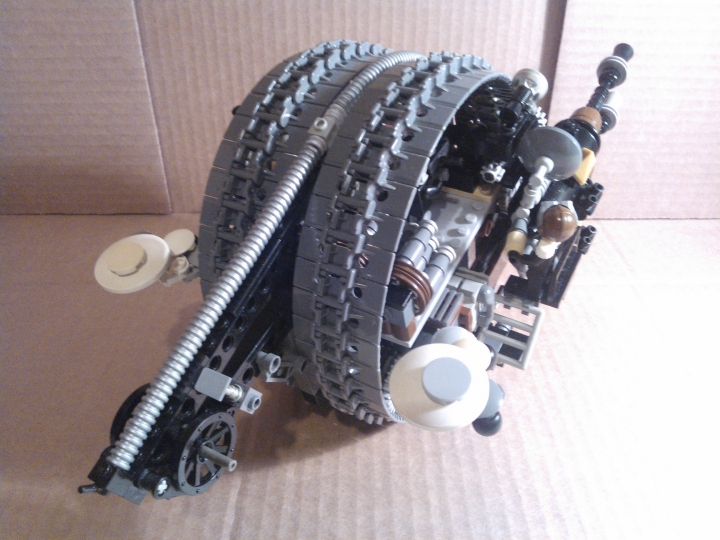 LEGO MOC - Steampunk Machine - Штурмовая самоходная установка.: пушка имеет углы наводки -40 +200 градусов.