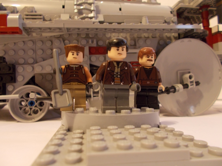 LEGO MOC - Steampunk Machine - Паровоз 'Red Revenge': минифигурки в середине машинист слева качагар справа помощник машиниста