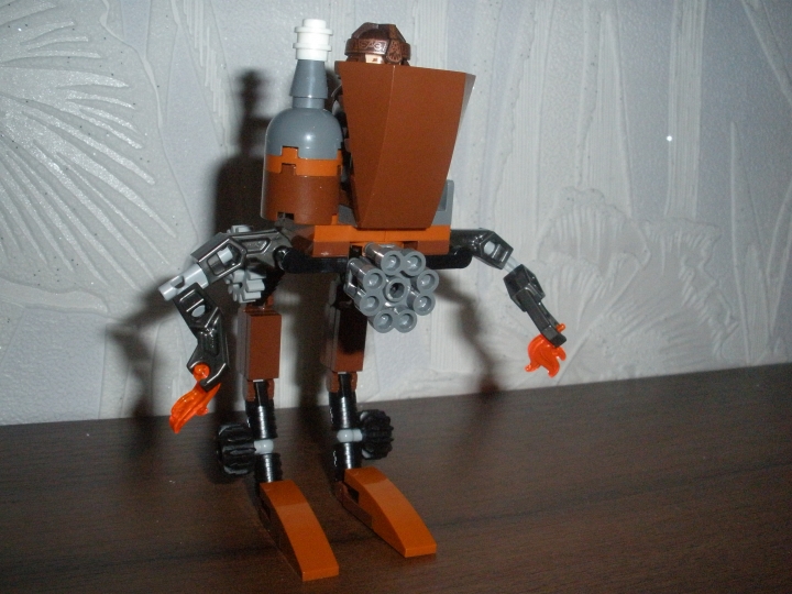 LEGO MOC - Steampunk Machine - шагоход гимли : вид спереди 