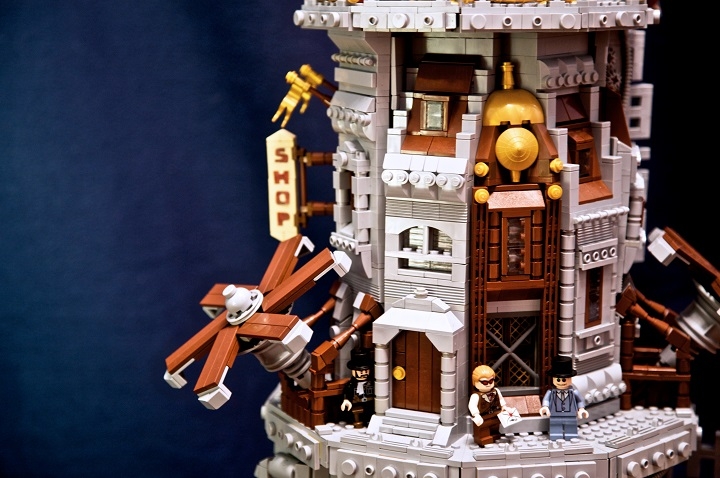 LEGO MOC - Steampunk Machine - Skyholm - the flying city: Два огромных пропеллера, а также гигантский реактор держат город в воздухе.