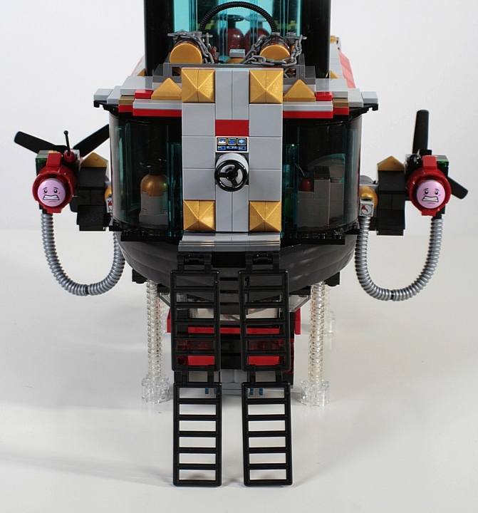 LEGO MOC - Мини-конкурс 'Битва Дирижаблей' - Игла: А вот и сама автоматическая дверь, лестницы уже опущены вниз. 