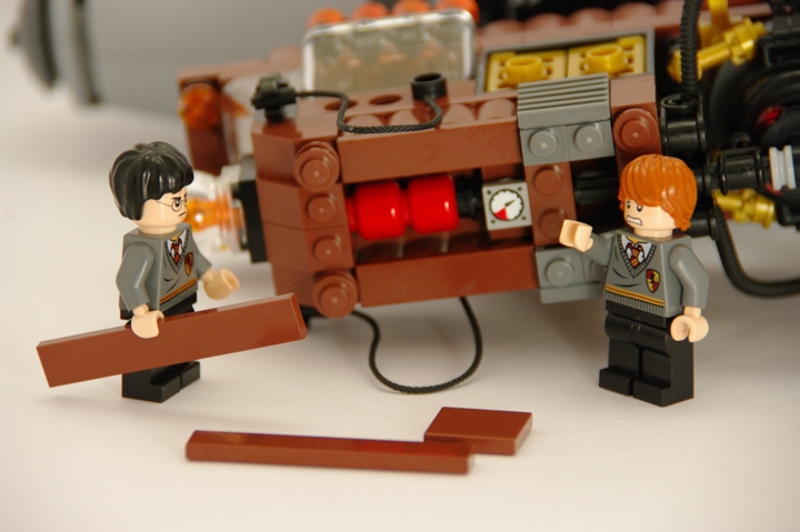 LEGO MOC - Мини-конкурс 'Битва Дирижаблей' - Дирижабли в Хогвартсе: 'Рон, куда ты смотрел: тут же давление на нуле!!'