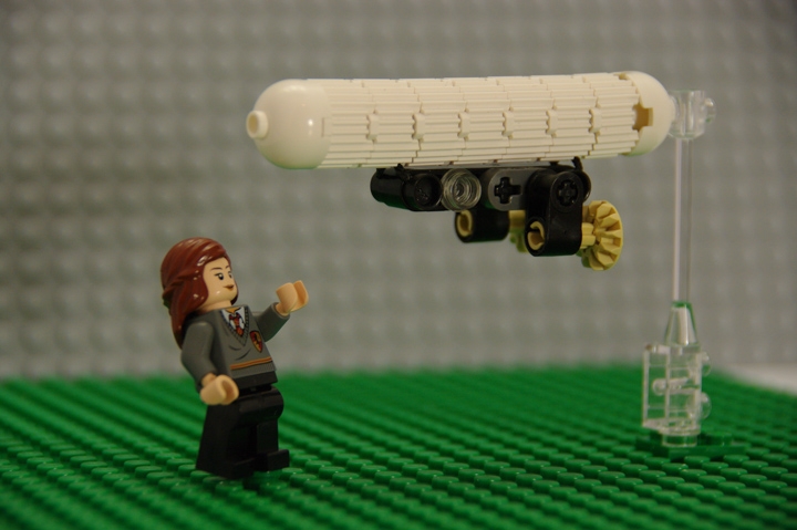 LEGO MOC - Мини-конкурс 'Битва Дирижаблей' - Дирижабли в Хогвартсе: И все-таки, будущее за моей моделью!', - провидчески прошептала Гермиона.