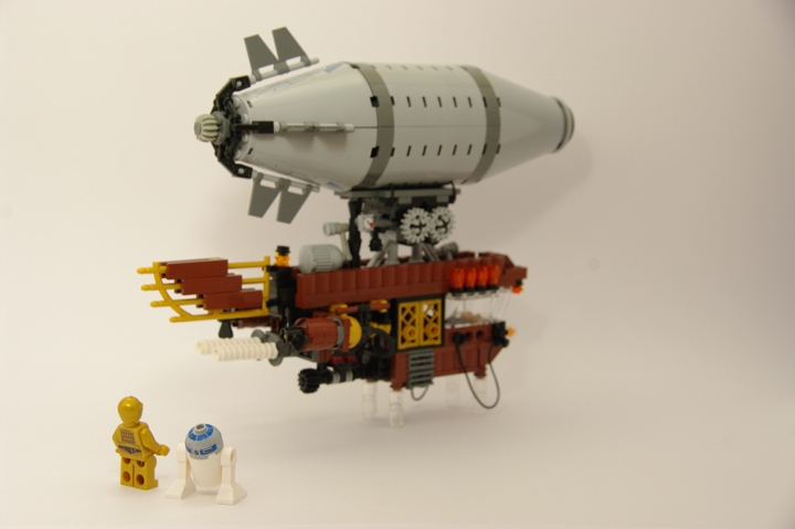 LEGO MOC - Мини-конкурс 'Битва Дирижаблей' - Дирижабли в Хогвартсе: ...А в это время два одиноких дроида, оставшихся без средства передвижения смотрели в небо...