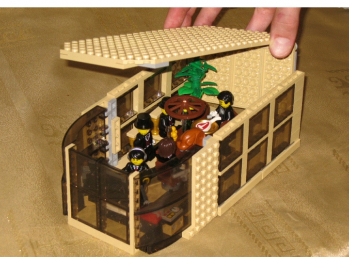 LEGO MOC - Мини-конкурс 'Битва Дирижаблей' - Дирижабль «Дипломат»: Давайте же посмотрим, что находится внутри...