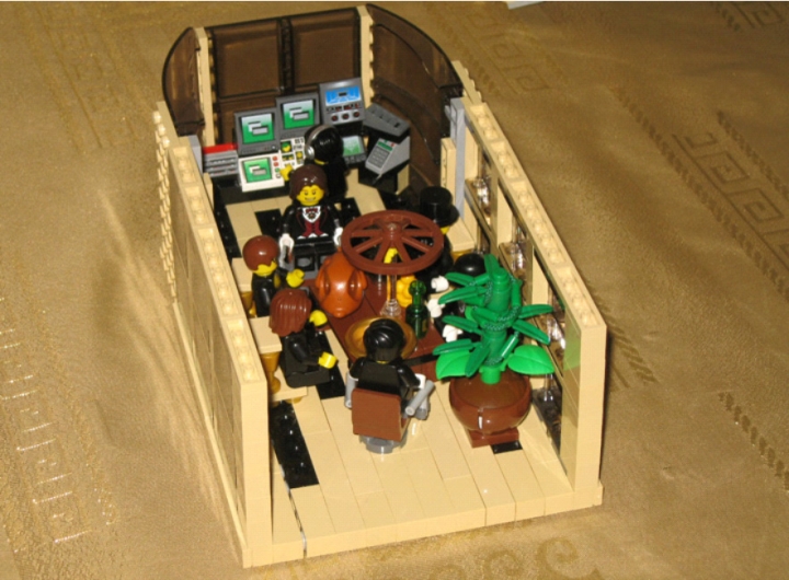 LEGO MOC - Мини-конкурс 'Битва Дирижаблей' - Дирижабль «Дипломат»: Здесь проходит пиршество сильных мира сего, обсуждающих свои действия на ближайшее будущее...<br />
<br />
Но сначала...