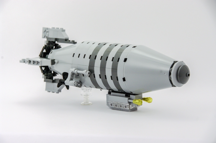 LEGO MOC - Мини-конкурс 'Битва Дирижаблей' - Гоночный дирижабль 'Стремительный': Итак: долой котлы и прочие паровые пережитки! Даешь электричество!