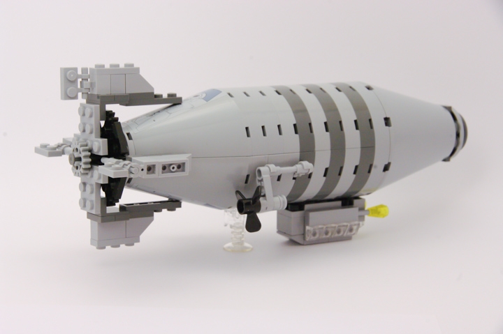 LEGO MOC - Мини-конкурс 'Битва Дирижаблей' - Гоночный дирижабль 'Стремительный': А пока - только гонка, только скорость! Вперед, к финишу! Удачи тебе, 'Стремительный', будь достоин своего имени!