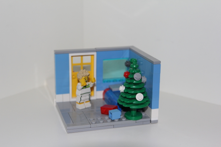 LEGO MOC - Новогодний Кубик 2014 - MOC: 'Рождественская Виньетка': От такого скрипа дверей, даже Вы-бы смогли проснуться. Лёша понял, что это был Санта, и соответственно, увидев подарки:
