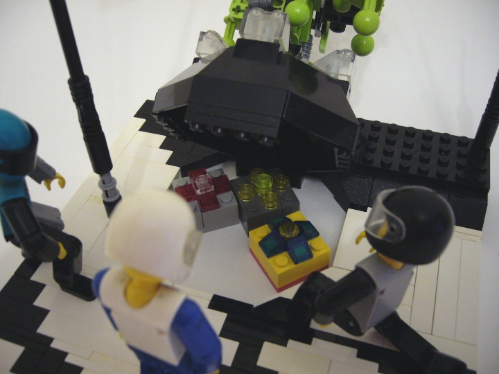 LEGO MOC - Новогодний Кубик 2014 - Встреча Нового Года в Кибер-мире: Они были настолько удивлены и приятно ошеломлены происходящим, что тут же решили запечатлить это радостное событие на кибер-камеру.