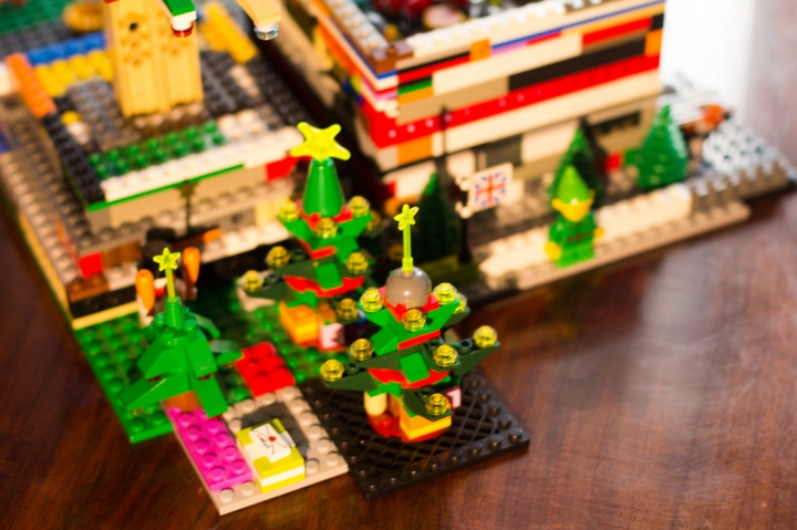 LEGO MOC - Новогодний Кубик 2014 - Дом и сад Деда Мороза