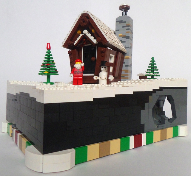 LEGO MOC - Новогодний Кубик 2014 - Домик Деда Мороза: Ну вот и всё, желаю всем оличного праздничного настроения!