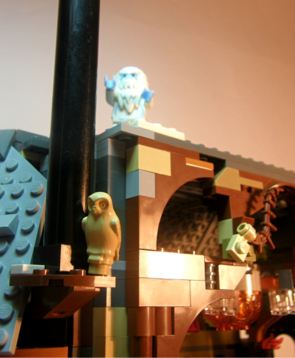 LEGO MOC - Новогодний Кубик 2014 - Старый исландский новогодний дом: Букля тоже прилетела на праздник к Фродо и Бильбо . Она известила, что Гарри, к сожалению, не сможет навестить их в этом году. 