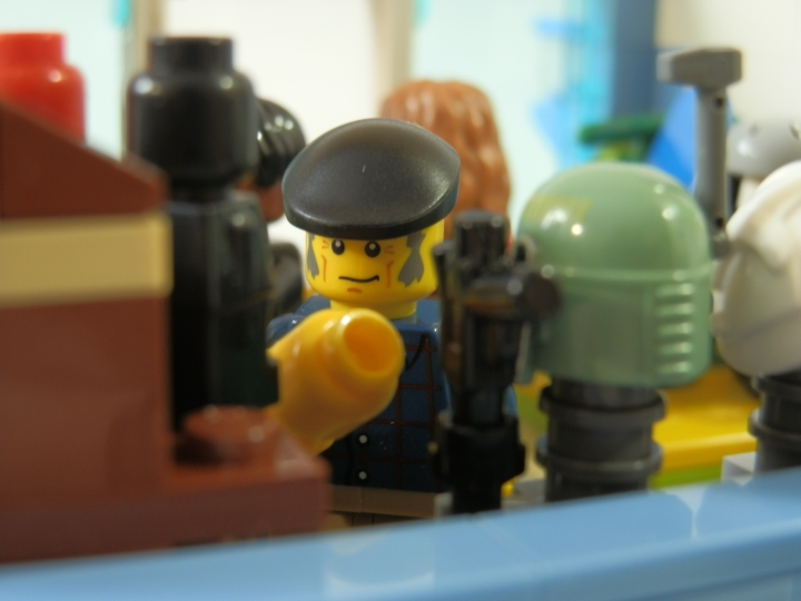 LEGO MOC - Новогодний Кубик 2014 - Магазин игрушек.: А вот дедушка выбирает подарок внуку. 'И чего только интересного в этих фигурках? Не понимаю!'.