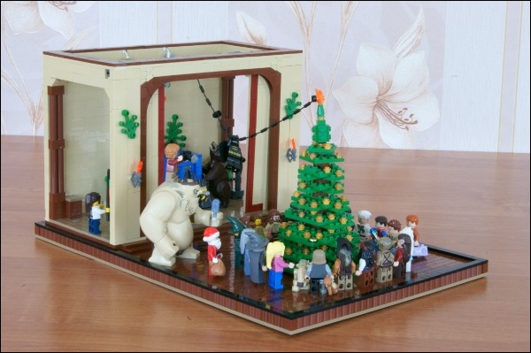 LEGO MOC - Новогодний Кубик 2014 - Новогоднее веселье!: Ну например, здесь бок о бок стоят эльф и гоблин, Гэндальф, Дамблдор и 'драконий волшебник' и два путешественника во времени -  Марти Макфлай и десятый Доктор.