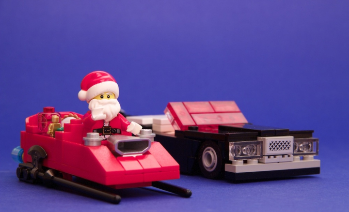 LEGO MOC - Новогодний Кубик 2014 - «Рождественский вечер»: Сани вместе с машиной.
