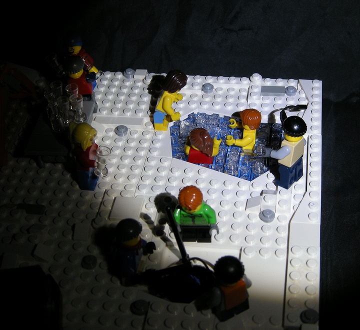 LEGO MOC - Новогодний Кубик 2014 - Новый год у лунки.