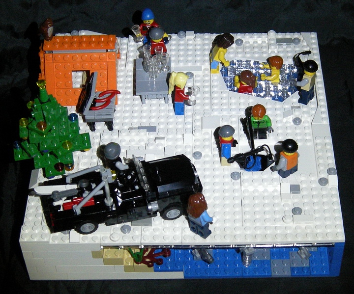 LEGO MOC - Новогодний Кубик 2014 - Новый год у лунки.: В преддверии наступления Нового года, несколько молодых людей взяли свои бокалы, приглашая и других к столу.<br />
<br />
<br />
<br />
А теперь оставим молодых людей праздновать Новый год…<br />
