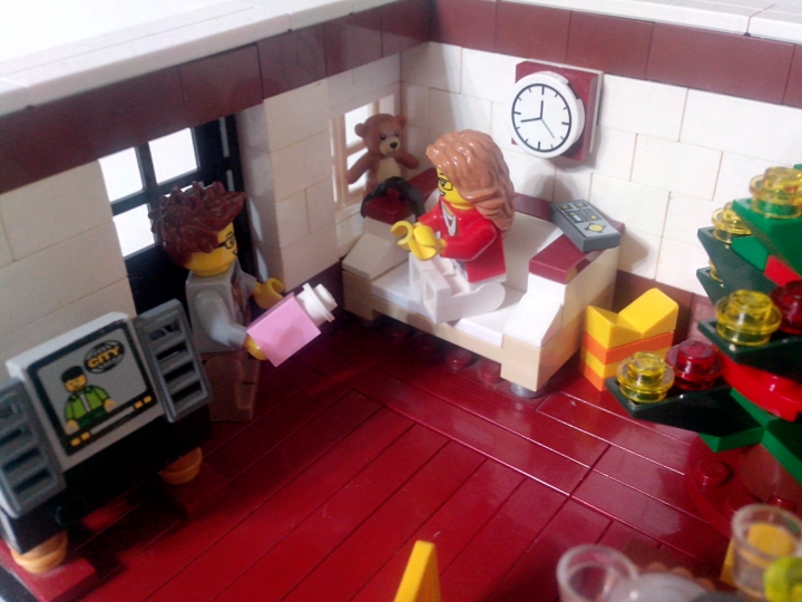 LEGO MOC - Новогодний Кубик 2014 - Встреча Нового Года: Каждый кому-то что-то дарит