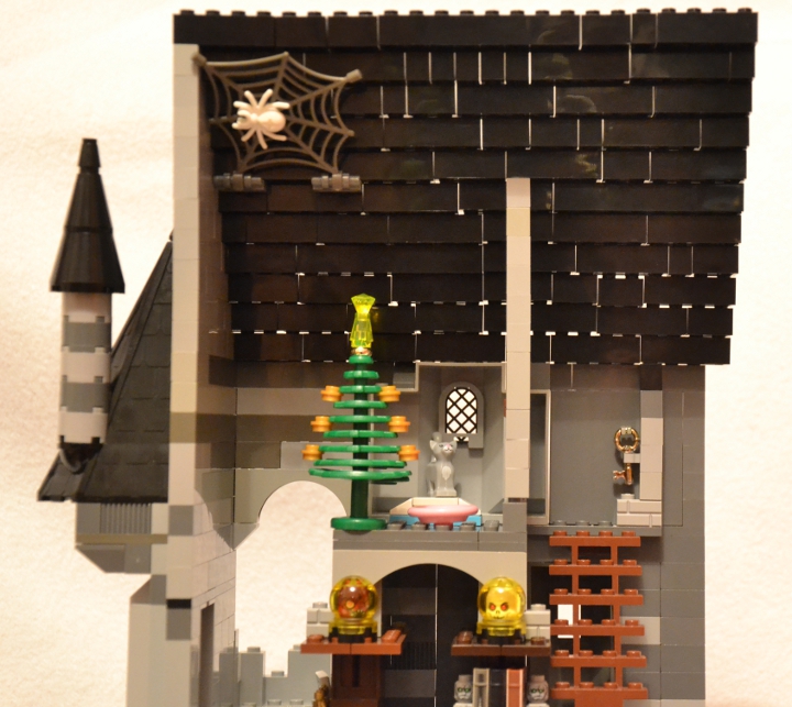 LEGO MOC - Новогодний Кубик 2014 - 'В глубине виллы 'Ночной кошмар'...