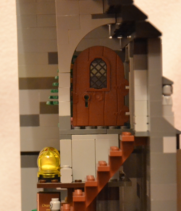 LEGO MOC - Новогодний Кубик 2014 - 'В глубине виллы 'Ночной кошмар'...: Дверь в комнату Маурицио.